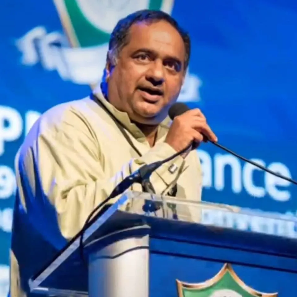 Talha Siddiqui speaking at an APPNA event